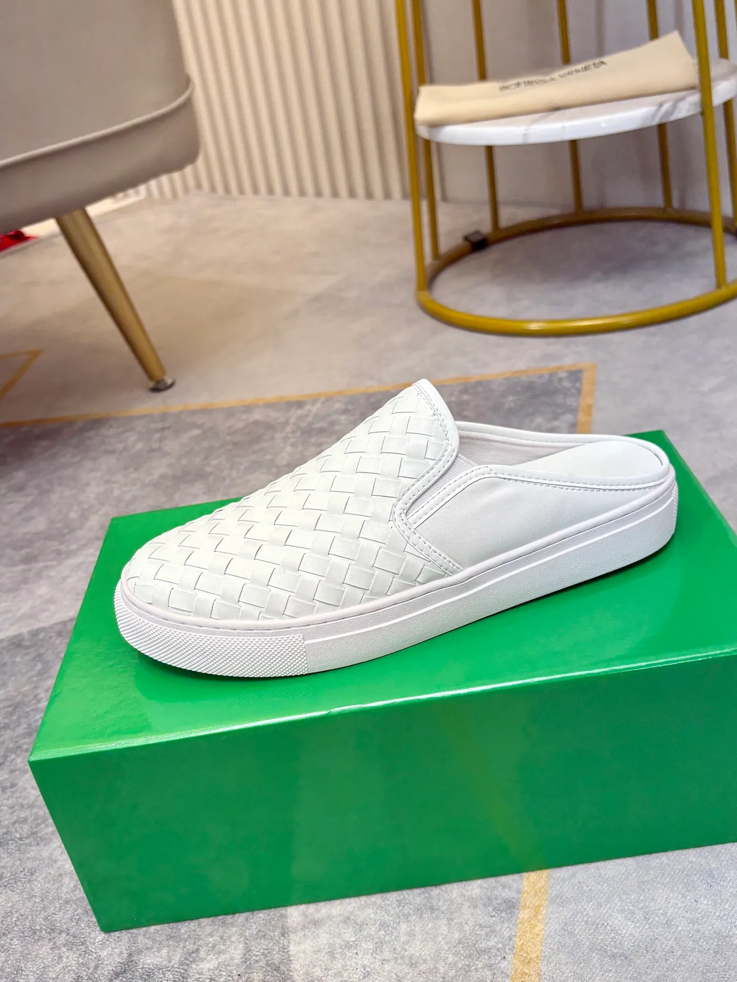 P380 BV men's casual half-drag👞. Handsome and versatile low-top shoes, woven cowhide upper, pigskin lining 🌺🌺perfect shoe last, 🌲🌲fashionable and handsome, comfortable on the feet, 🚗🚗wear-resistant and non-slip rubber outsole. Code number: 38-44. 45 is custom-made and cannot be returned or exchanged